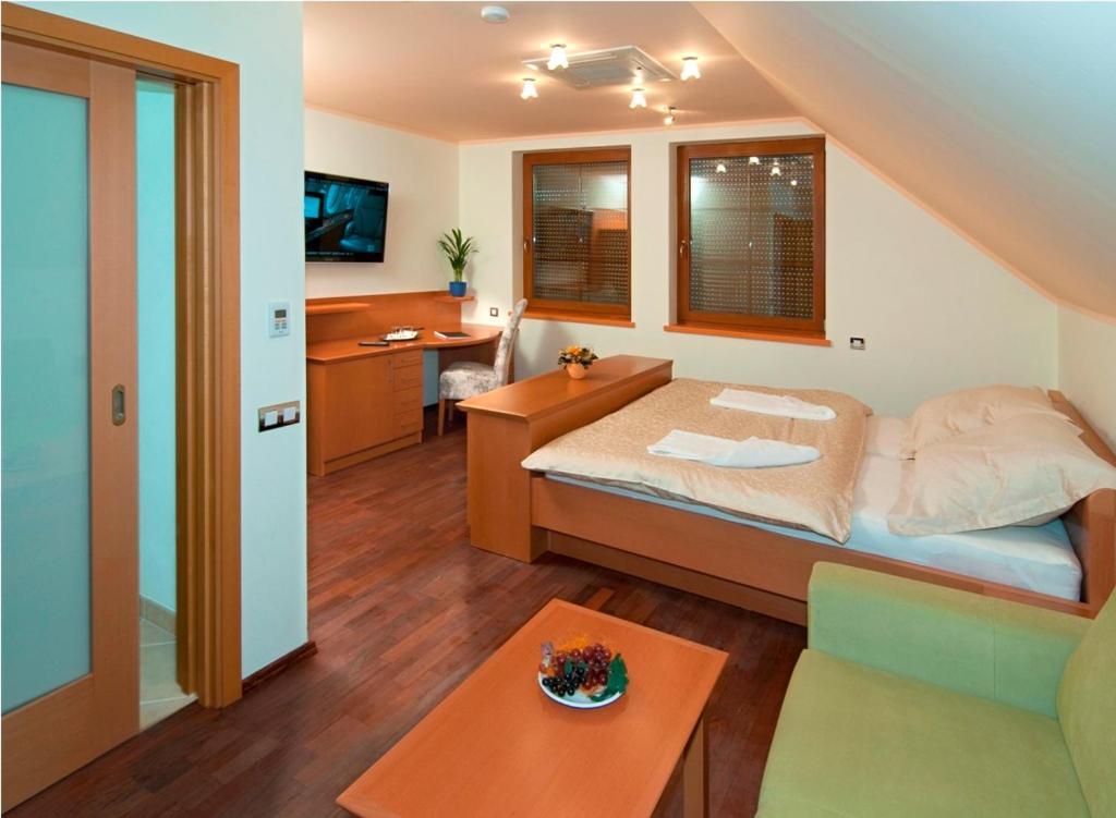 Heipark Tosovice Hotell Exteriör bild