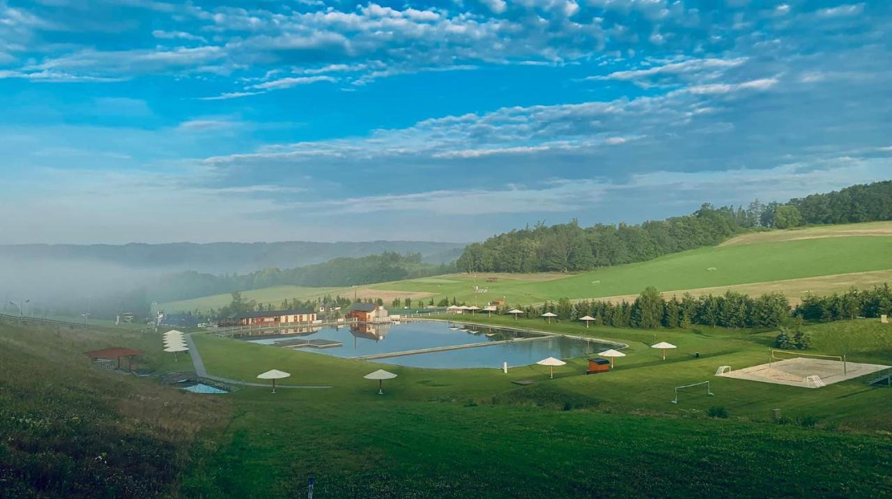 Heipark Tosovice Hotell Exteriör bild